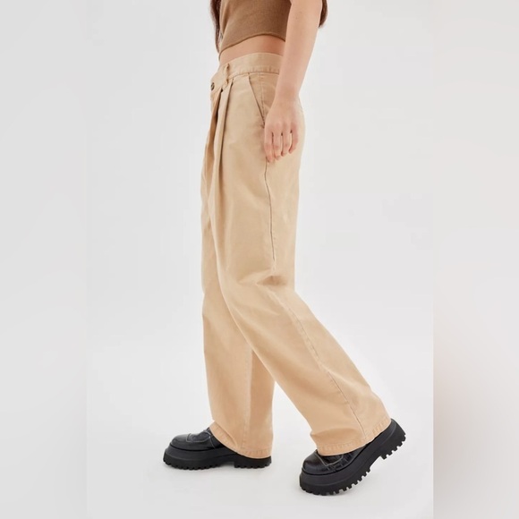 BDG Logan Tan Pleated High Waist Wide Leg Khaki Pants Size 2 - Picture 2 of 9